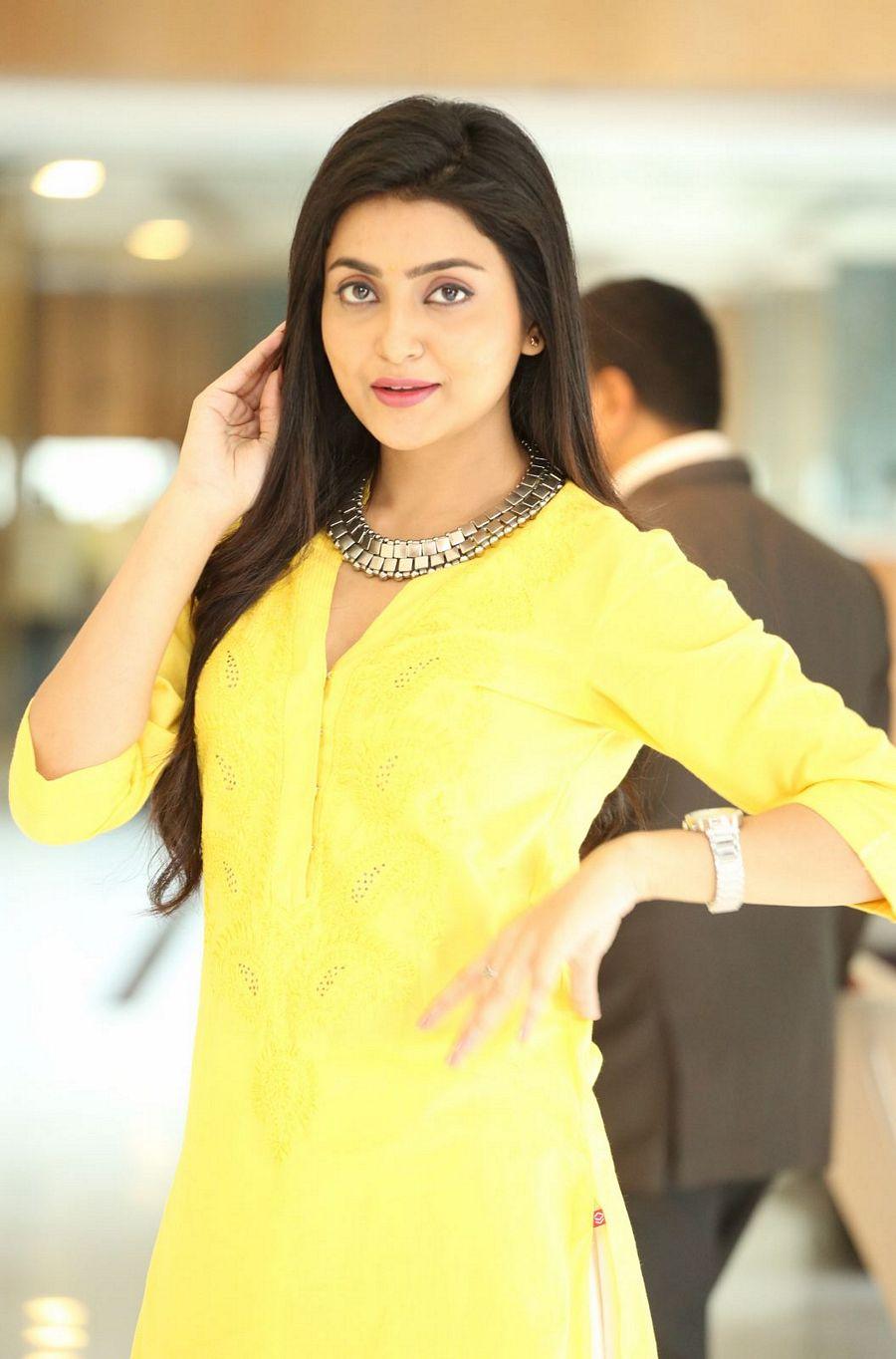 Actress Avanthika Mishra New Photos