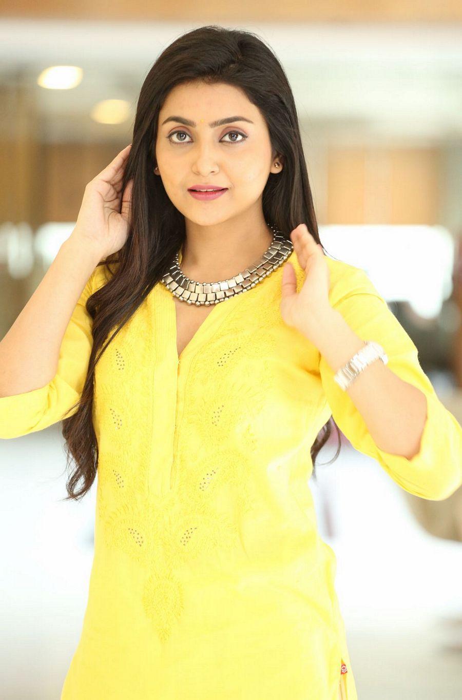 Actress Avanthika Mishra New Photos