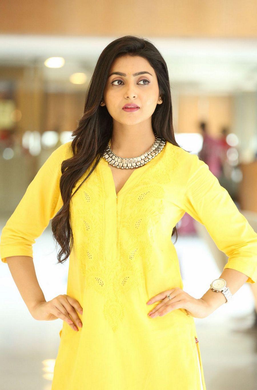 Actress Avanthika Mishra New Photos