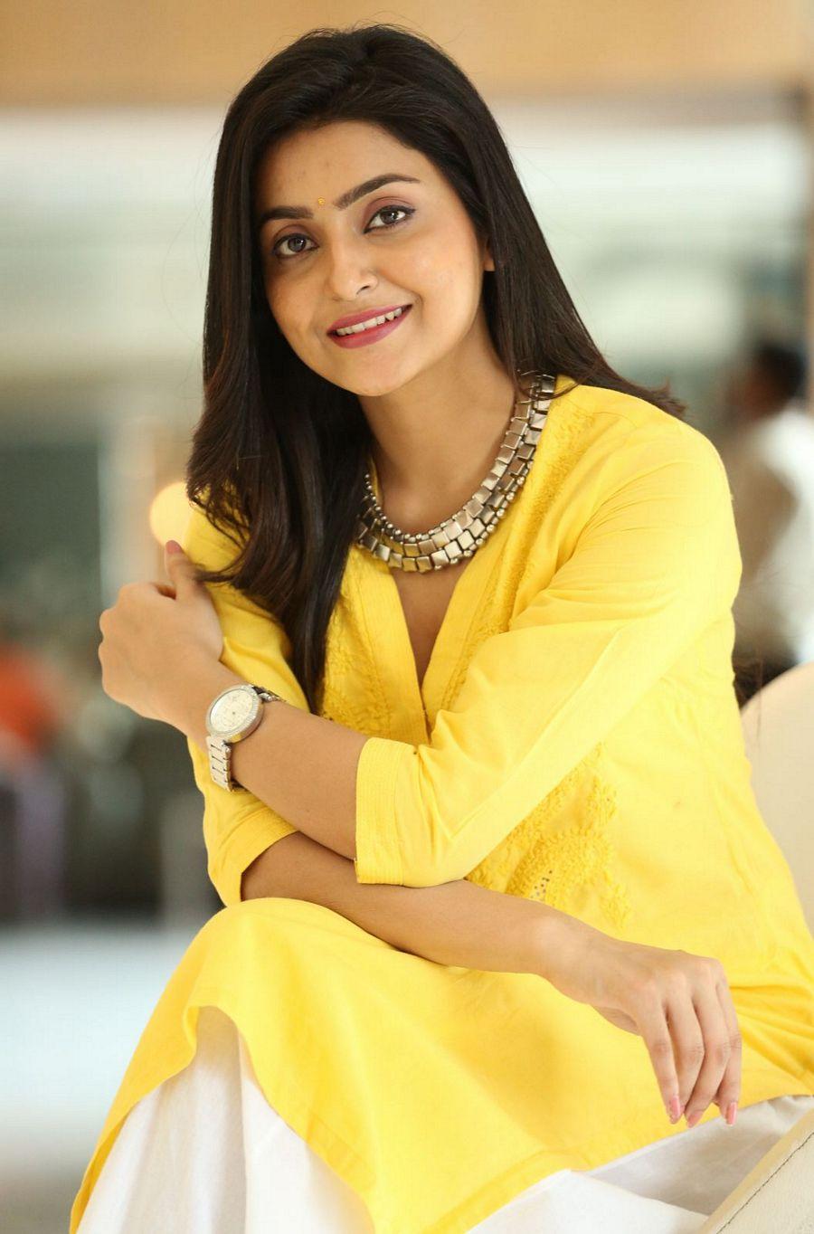Actress Avanthika Mishra New Photos