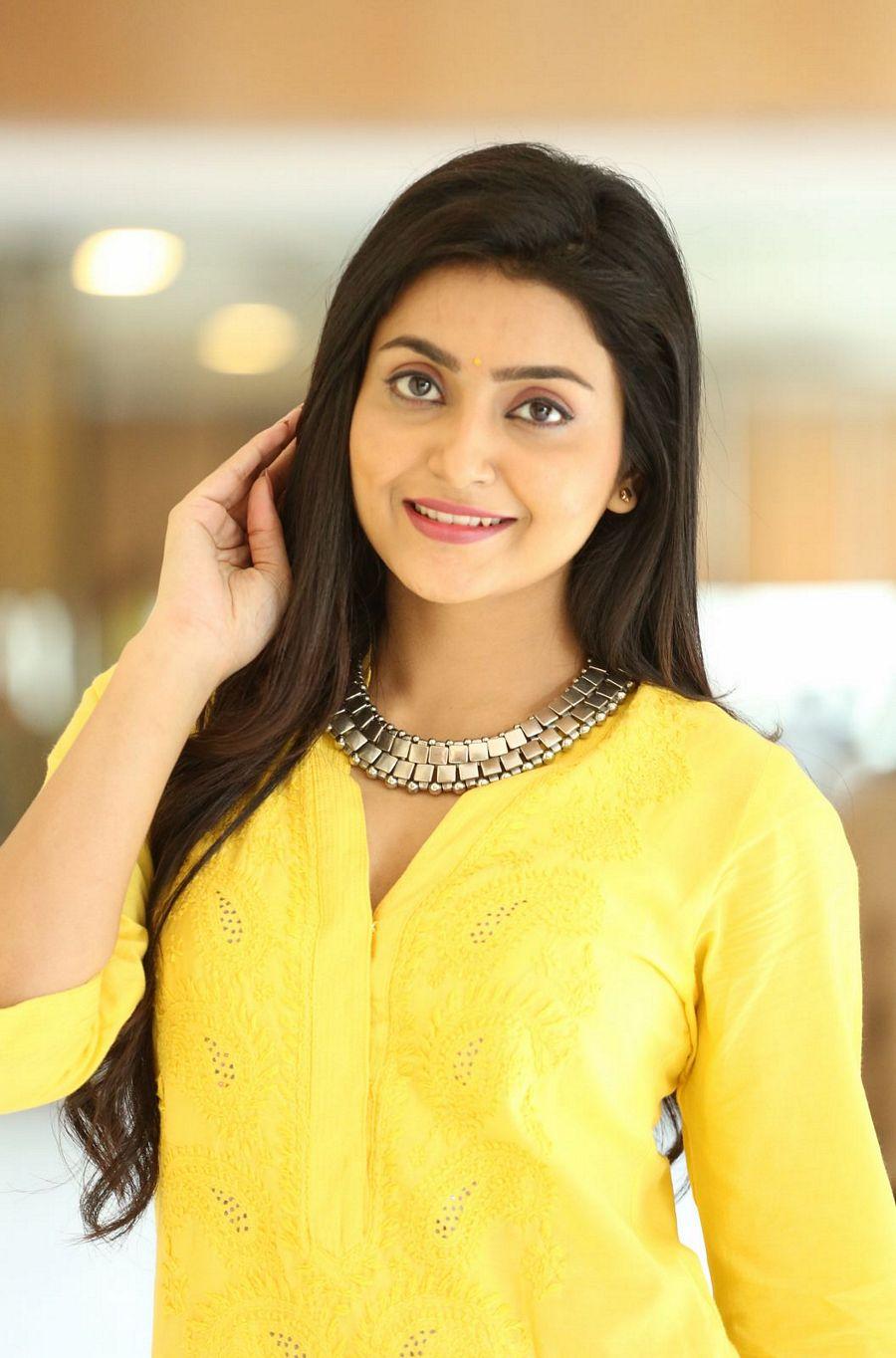 Actress Avanthika Mishra New Photos