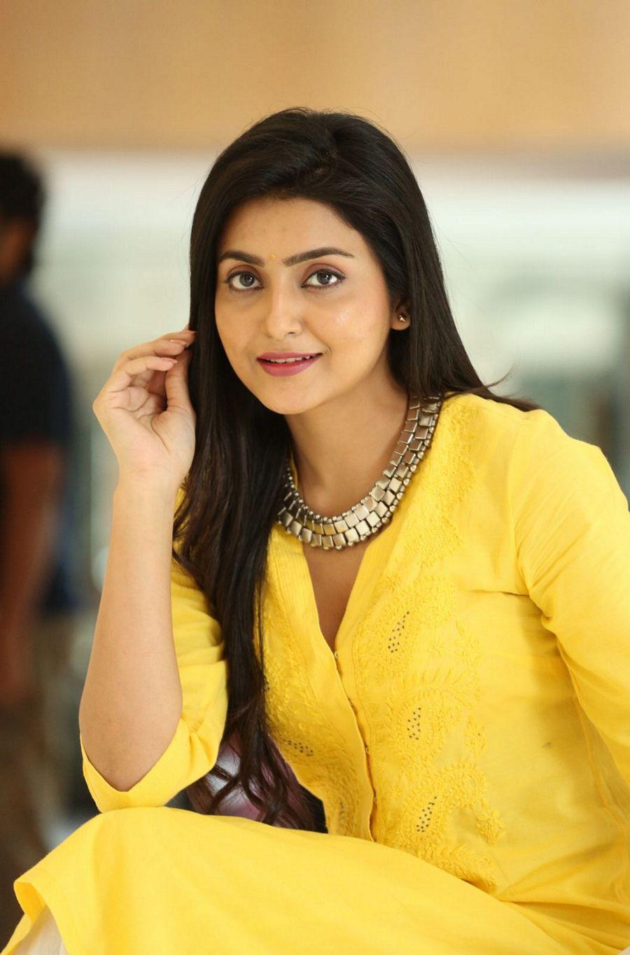 Actress Avanthika Mishra New Photos