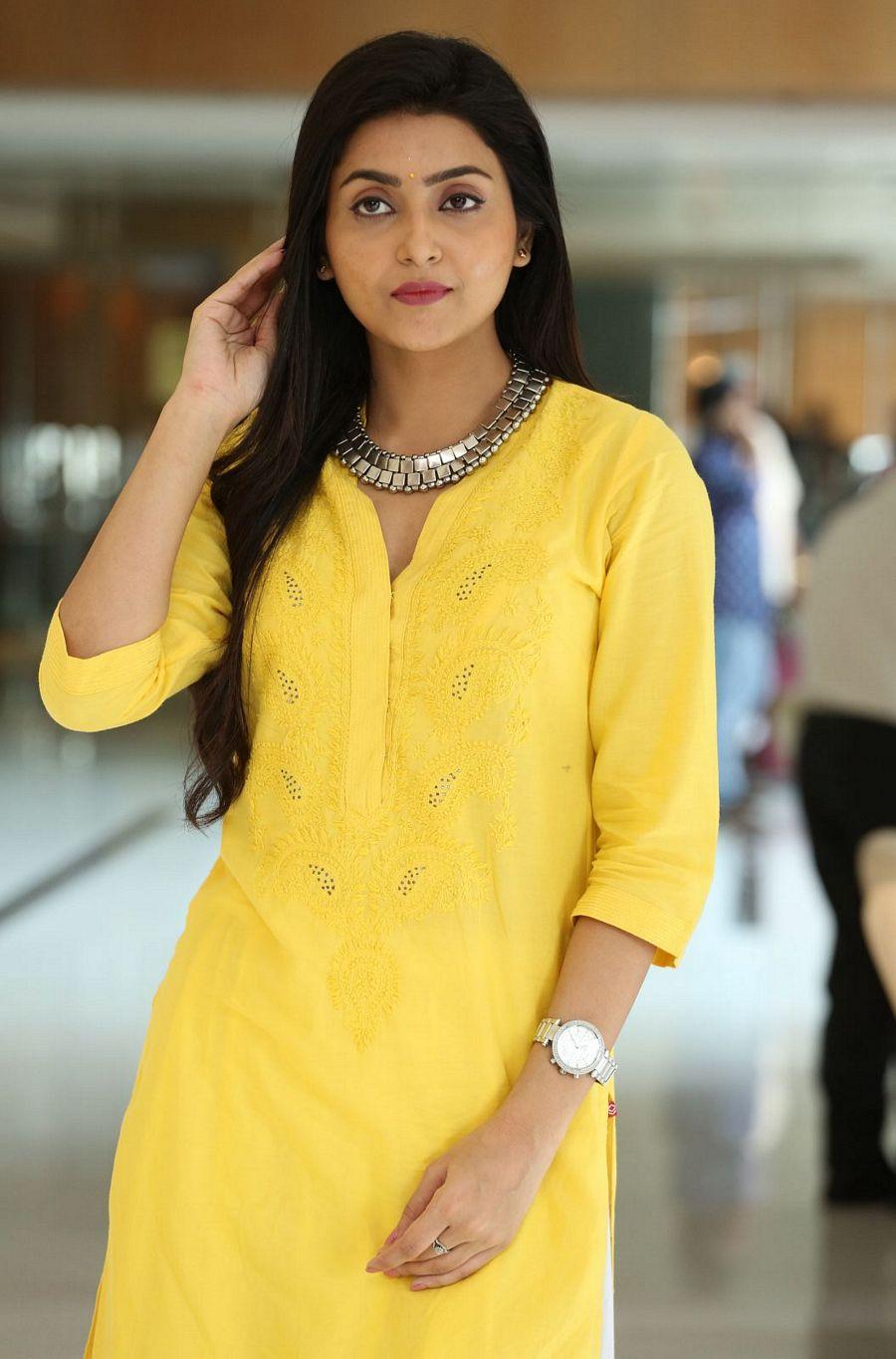 Actress Avanthika Mishra New Photos