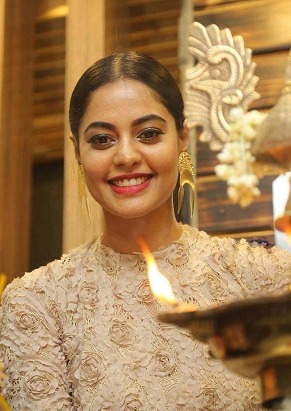 Actress Bindu Madhavi Latest Photo Stills