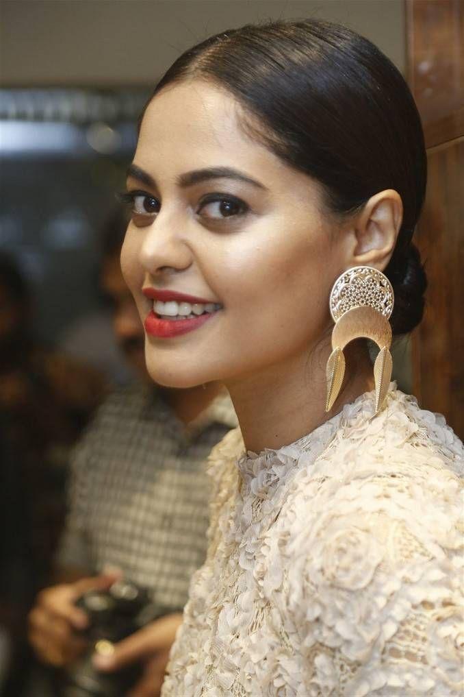 Actress Bindu Madhavi Latest Photo Stills