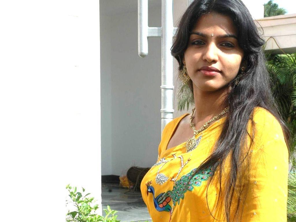 Actress Dhansika Never Seen Photos Collections!