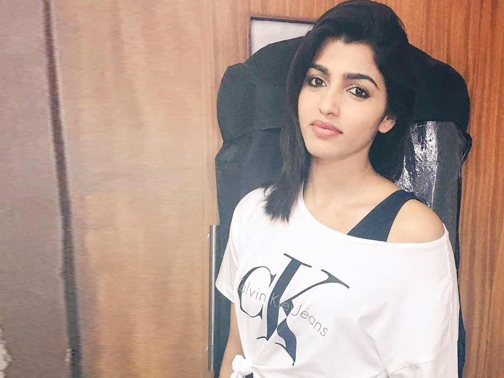 Actress Dhansika Never Seen Photos Collections!
