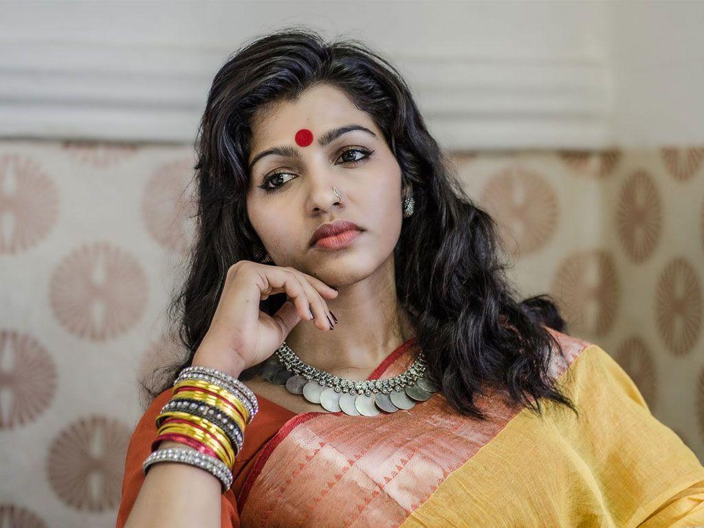 Actress Dhansika Never Seen Photos Collections!