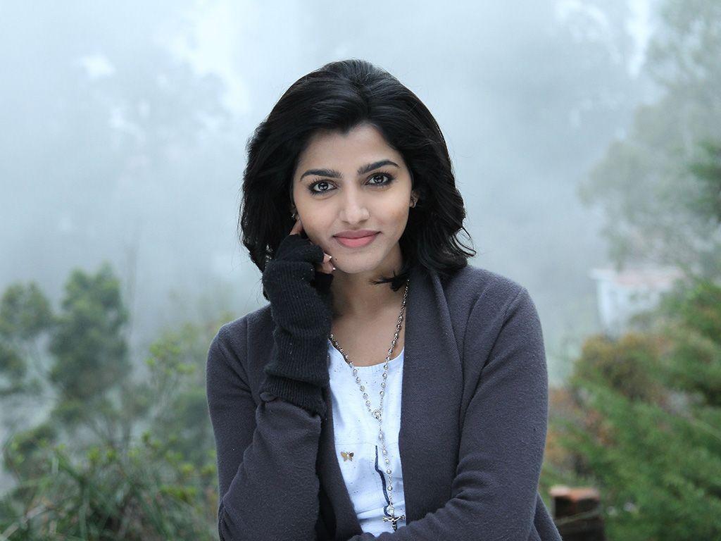 Actress Dhansika Never Seen Photos Collections!