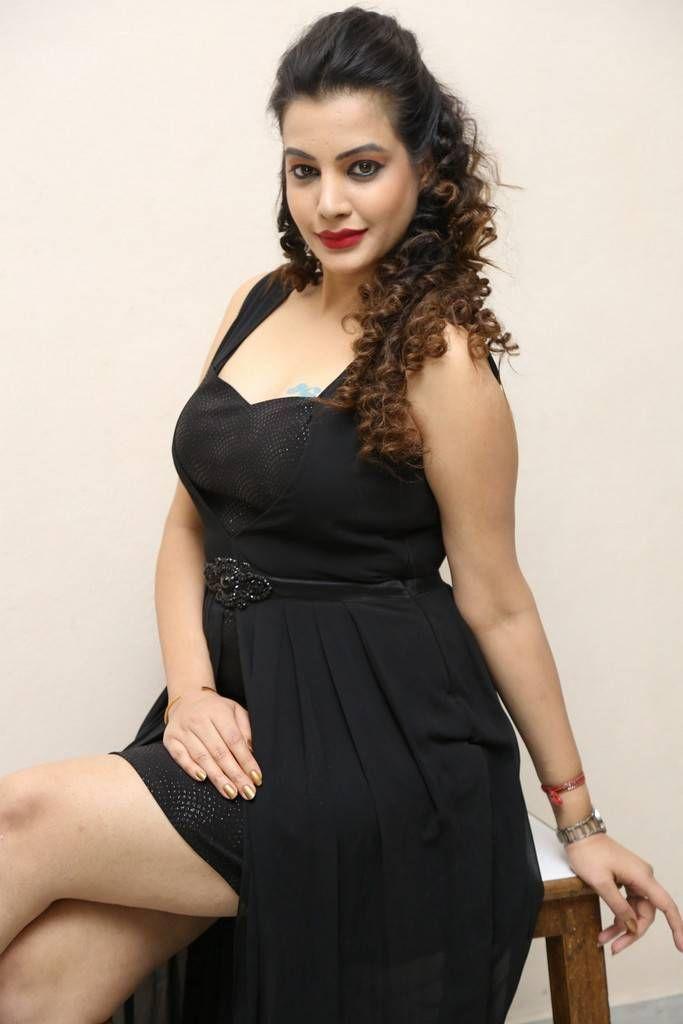 Actress Diksha Panth Latest Photo Gallery