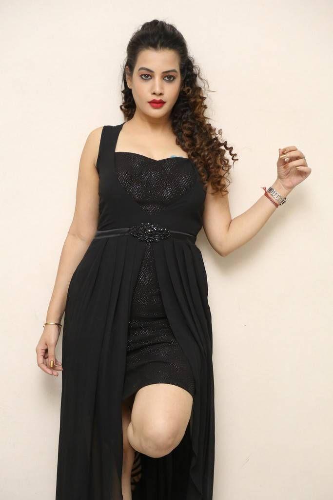 Actress Diksha Panth Latest Photo Gallery