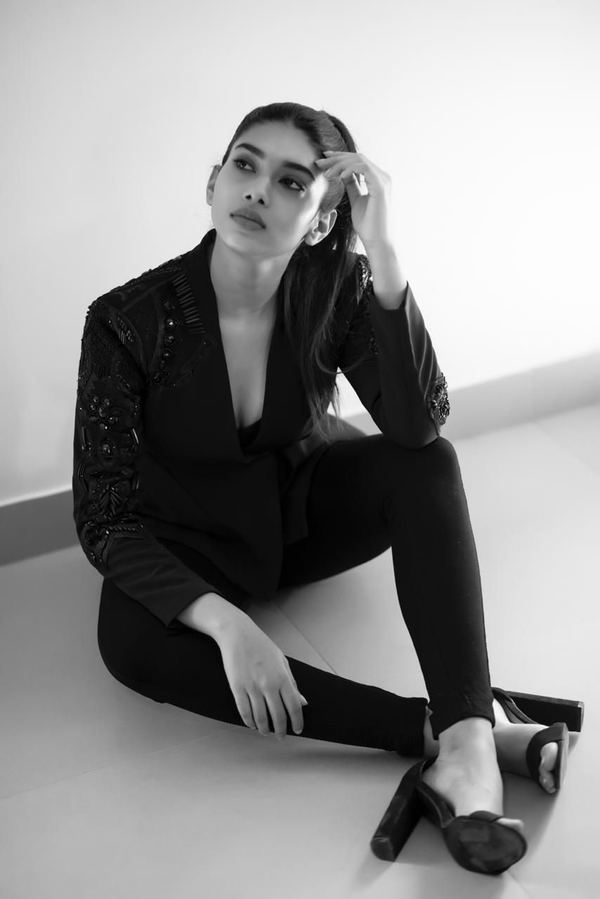 Actress Dushara Latest stills