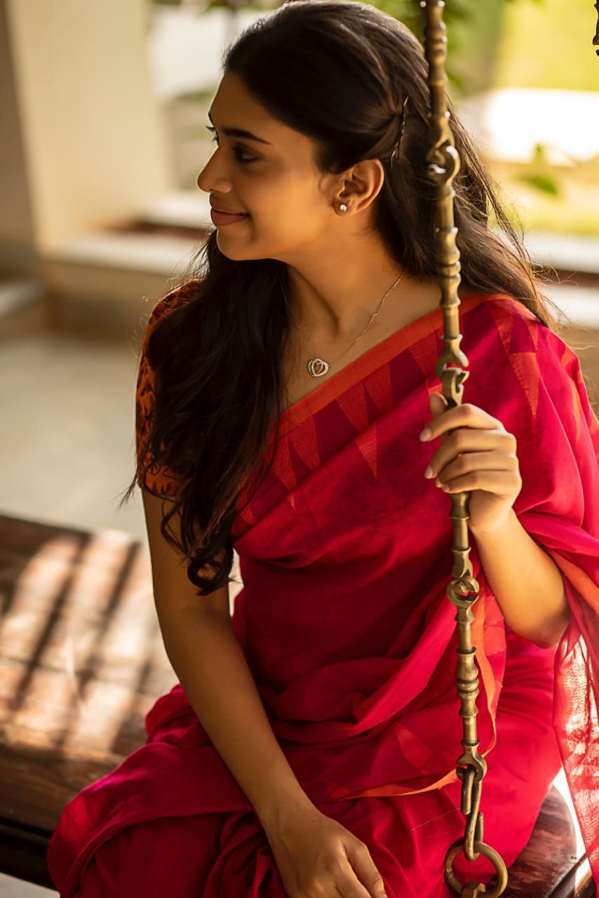 Actress Dushara Latest stills