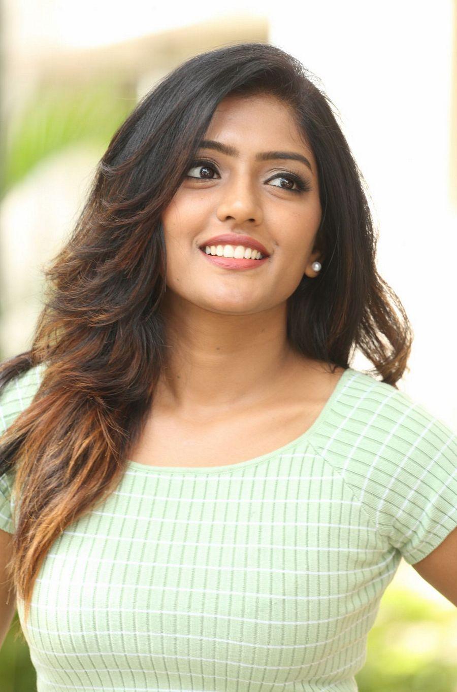 Actress Eesha Latest Beautiful Photo Stills
