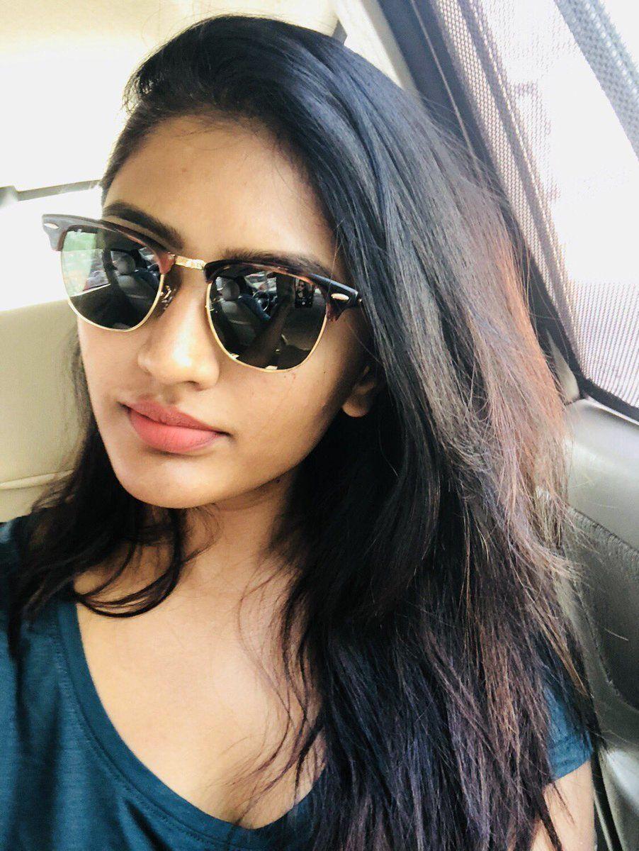 Actress Eesha Rebba Latest Stunning Photoshoot Stills