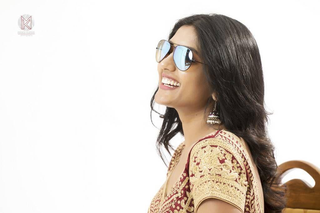 Actress Eesha Rebba Latest Stunning Photoshoot Stills