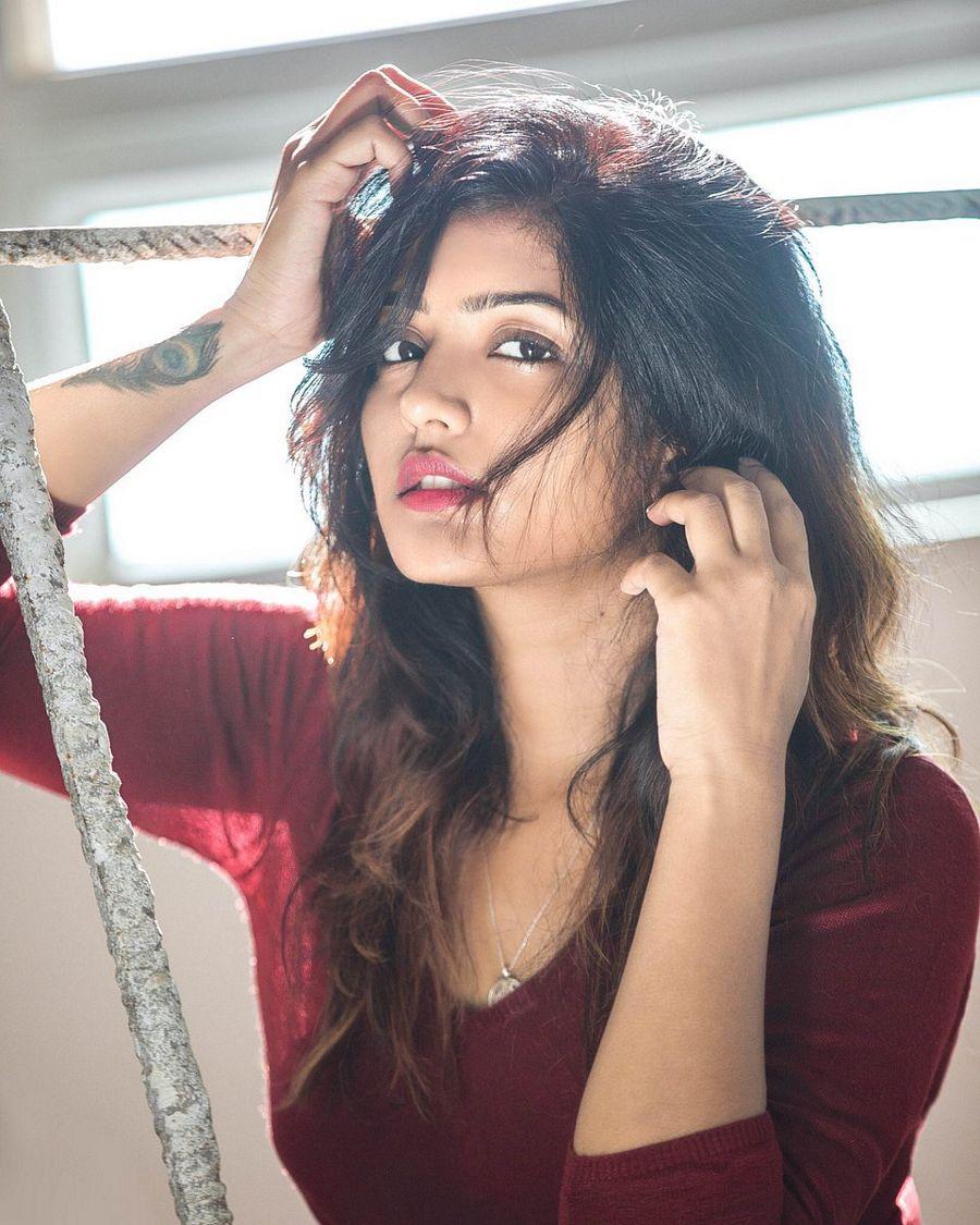 Actress Eesha's Rebba Latest Personal Hot Pics