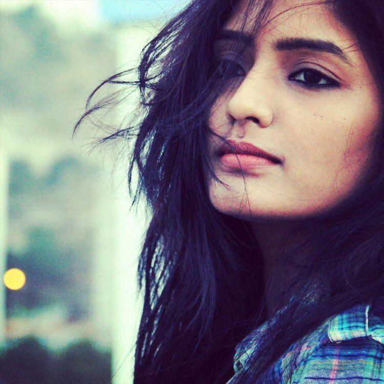 Actress Eesha's Rebba Latest Personal Hot Pics