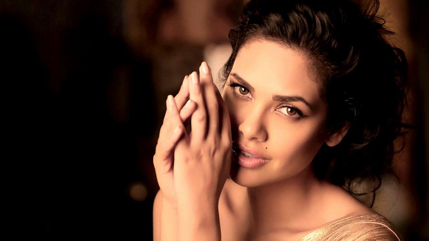 Actress Esha Gupta Latest HD Unseen HOT Photoshoot Stills