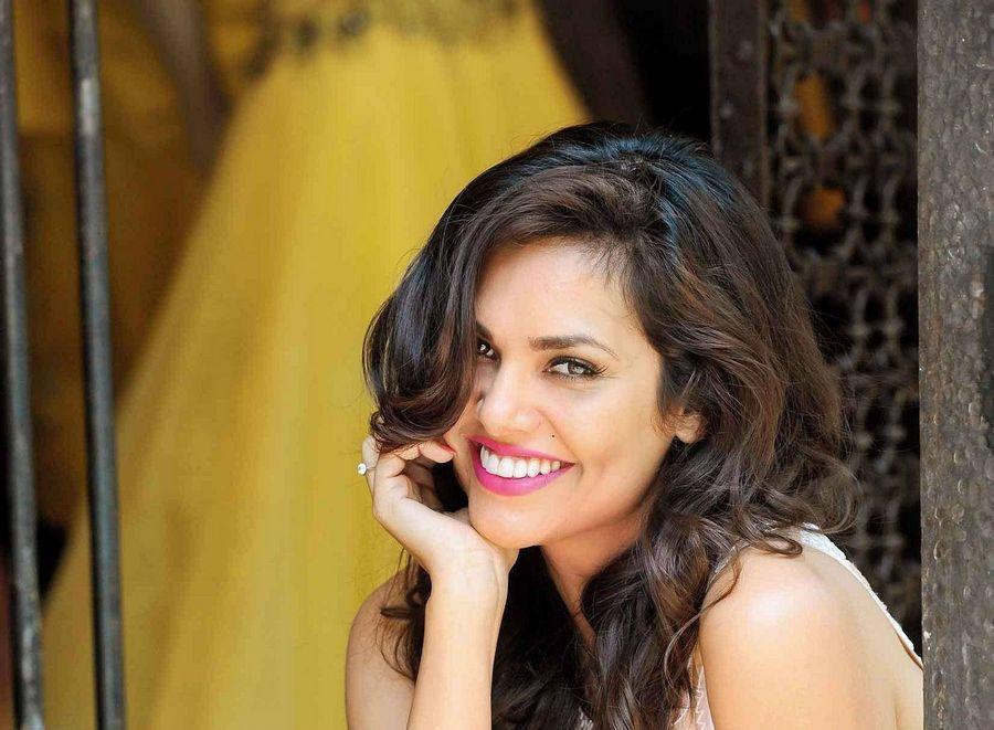 Actress Esha Gupta Latest Hot Stills 2017