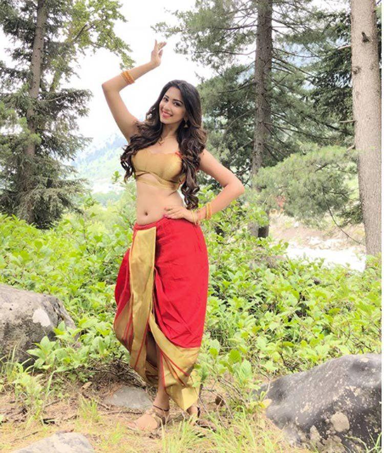 Actress Eshanya Maheshwari Unseen Hot Photo Gallery