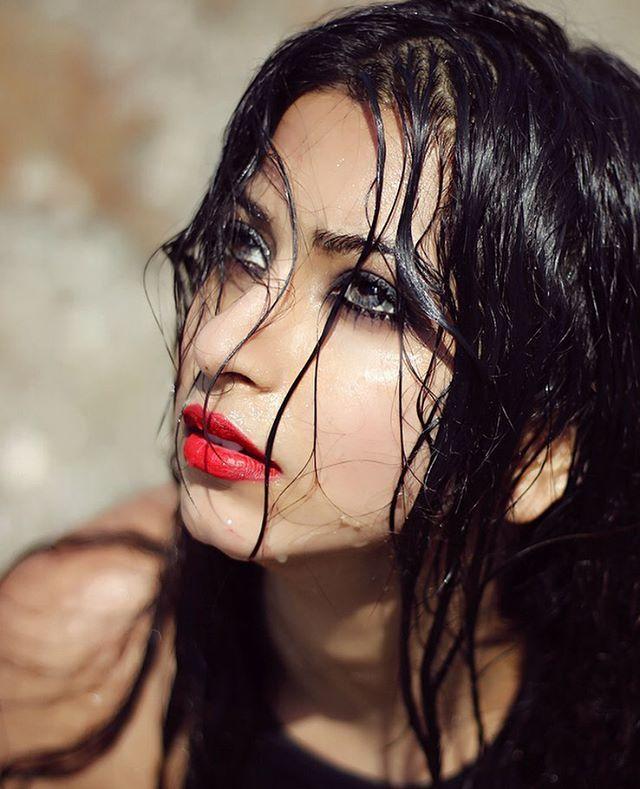 Actress Eshanya Maheshwari Unseen Hot Photo Gallery