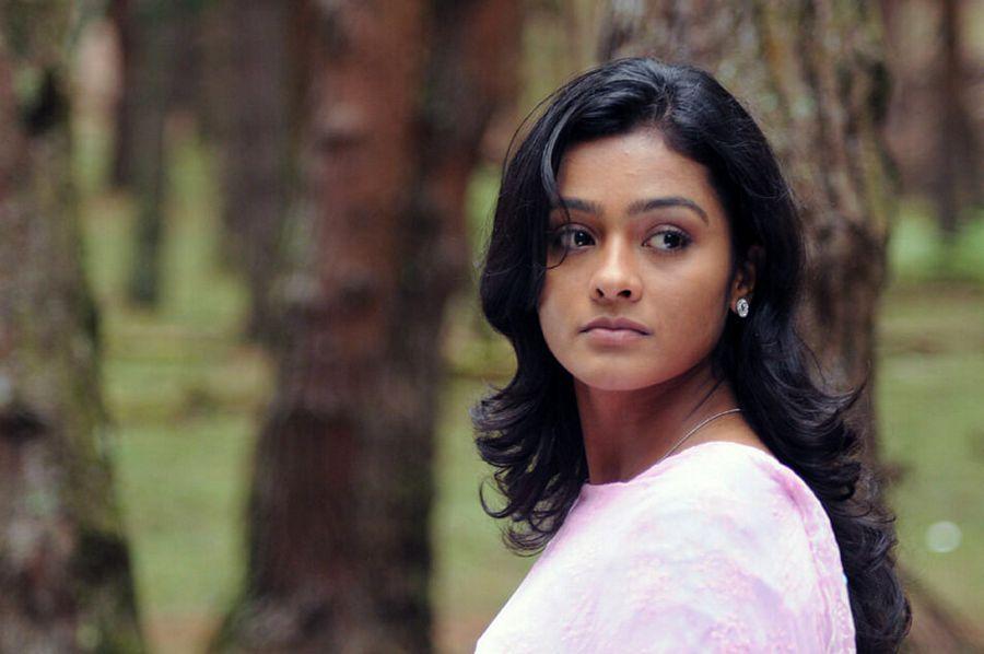 Actress Gayathrie Shankar Latest Photo Stills