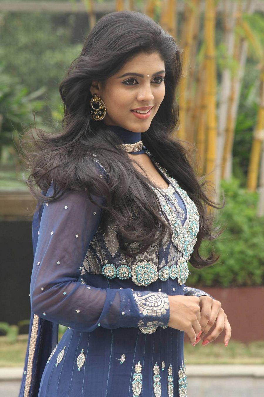 Actress Iniya Latest Photo Gallery