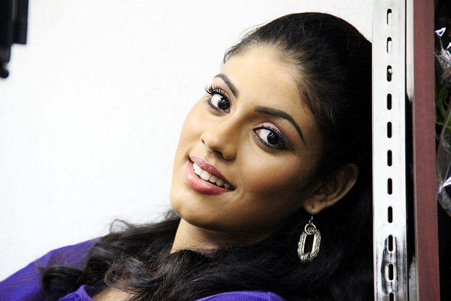 Actress Iniya Latest Photo Gallery