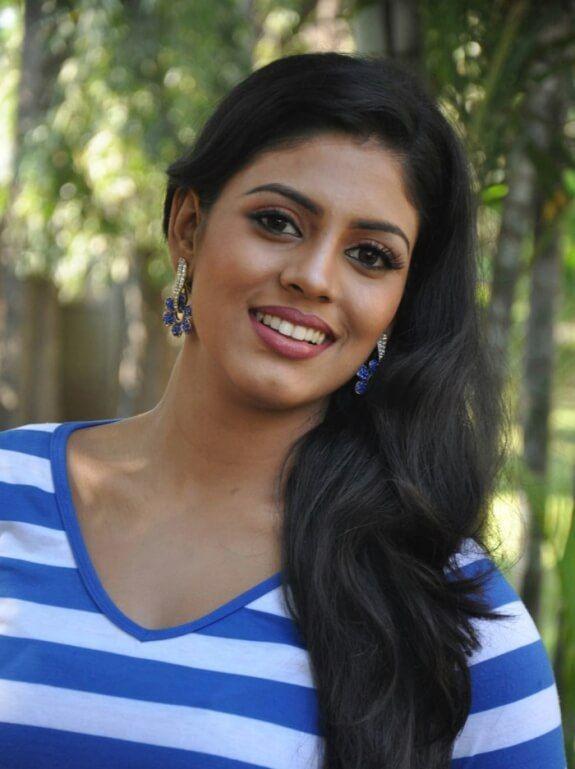 Actress Iniya Latest Photo Gallery