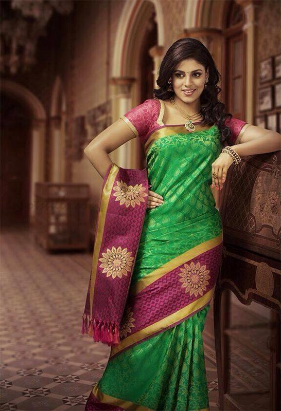 Actress Iniya Latest Photo Gallery