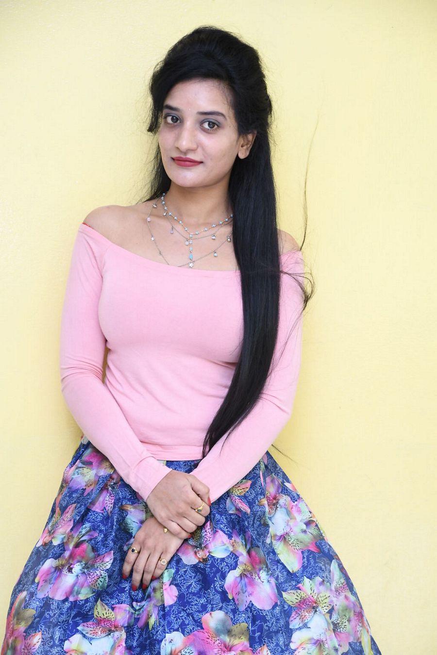 Actress Janani Iyer Latest Stills