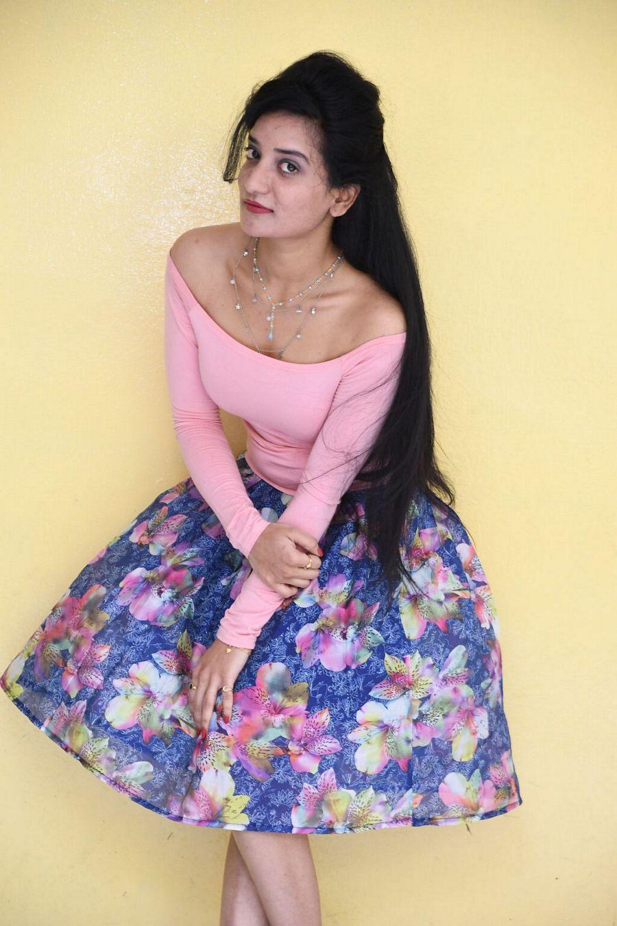 Actress Janani Iyer Latest Stills