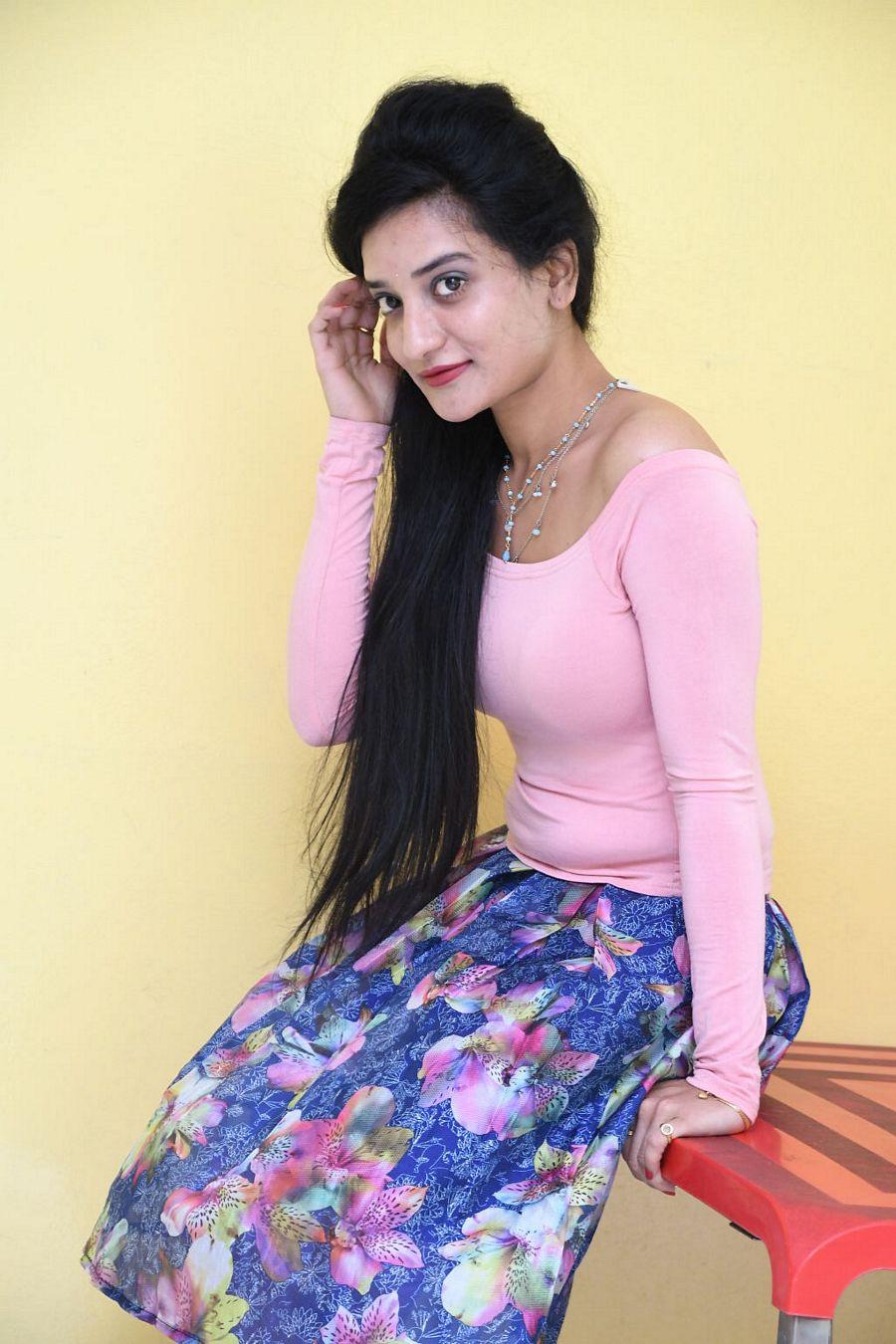 Actress Janani Iyer Latest Stills