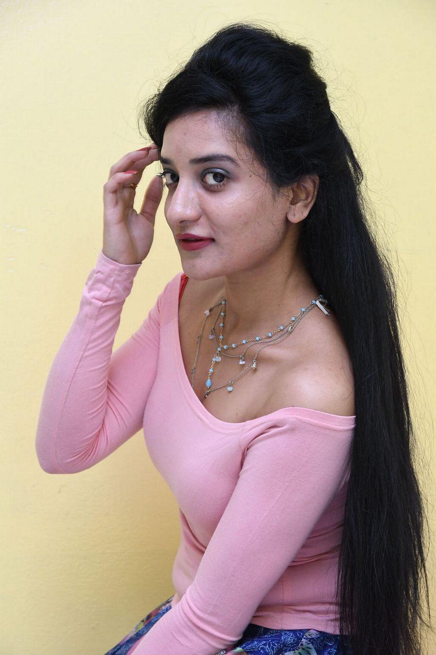 Actress Janani Iyer Latest Stills