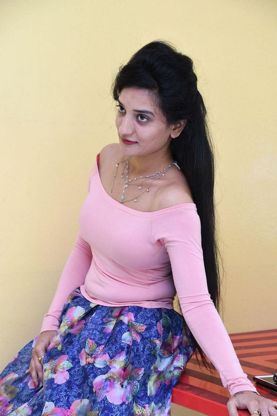 Actress Janani Iyer Latest Stills