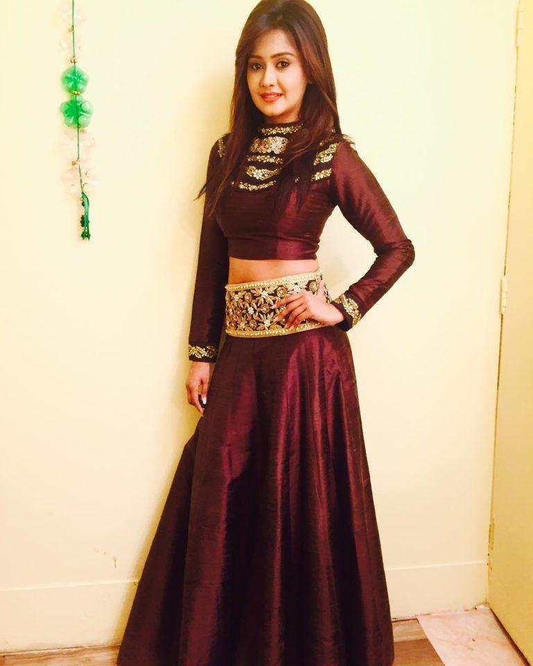 Actress Kanchi Singh New Pics & Wallpapers