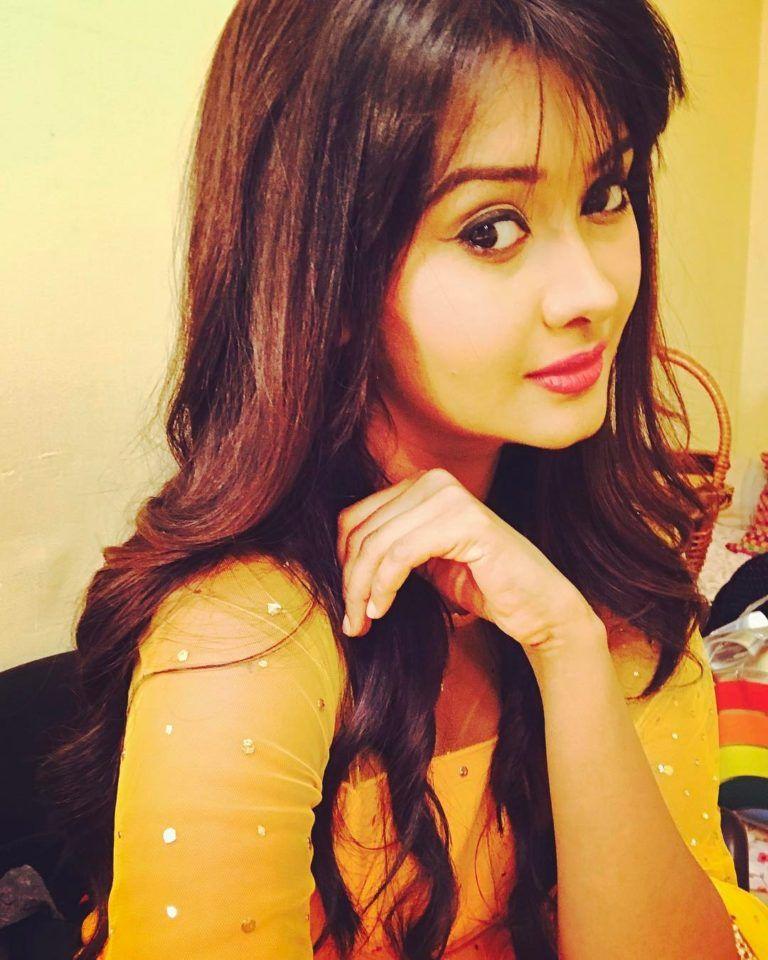 Actress Kanchi Singh New Pics & Wallpapers