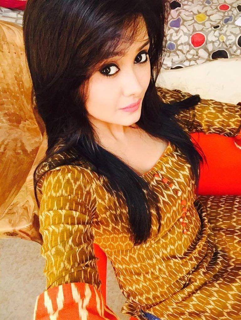 Actress Kanchi Singh New Pics & Wallpapers