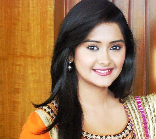 Actress Kanchi Singh New Pics & Wallpapers