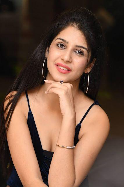 Actress Kashish Vohra Latest Hot & Spicy Stills