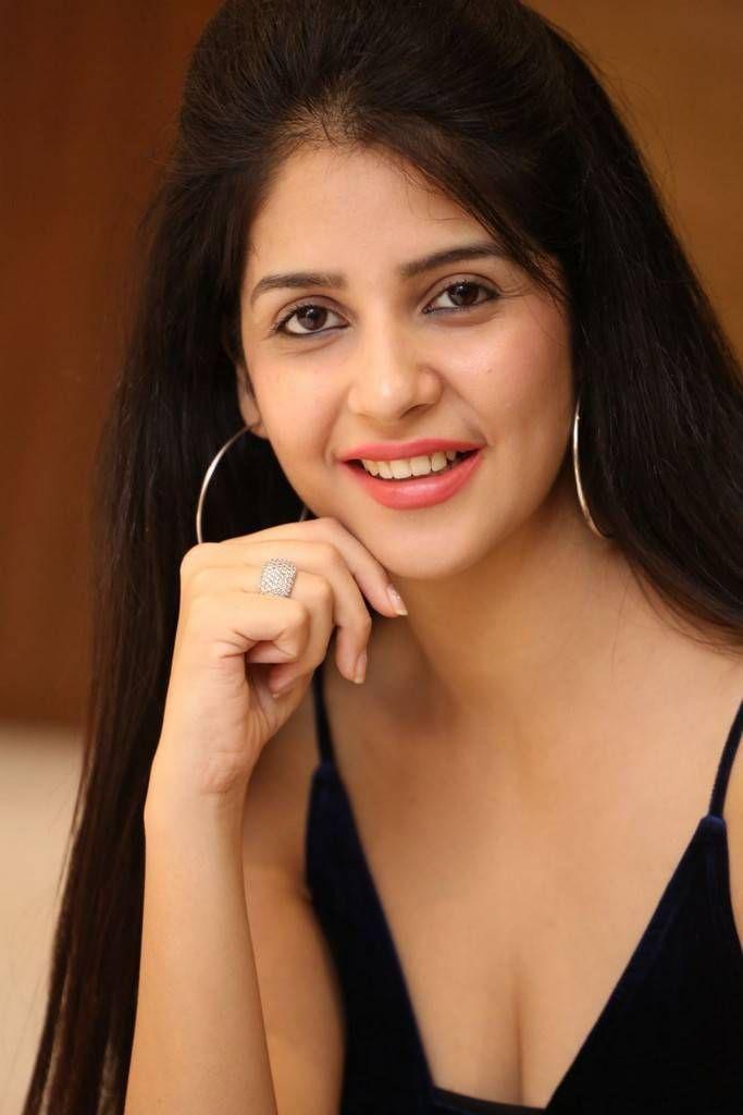 Actress Kashish Vohra Latest Hot & Spicy Stills