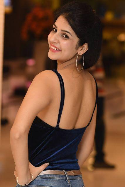 Actress Kashish Vohra Latest Hot & Spicy Stills