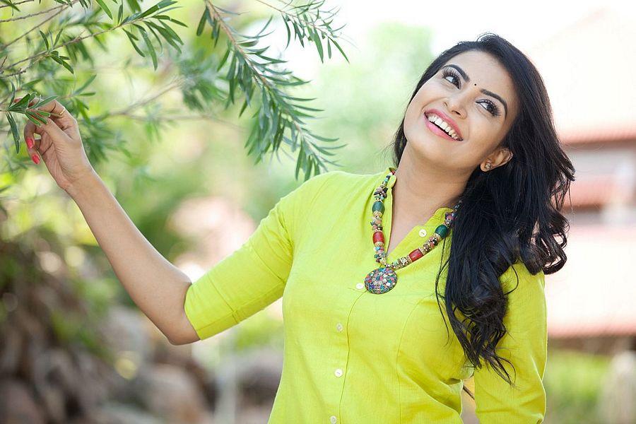 Actress Kavya Shetty Latest Photoshoot 2017
