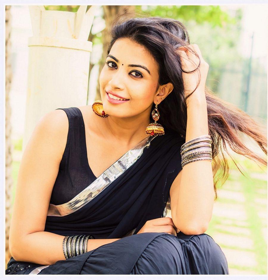 Actress Kavya Shetty Latest Photoshoot 2017