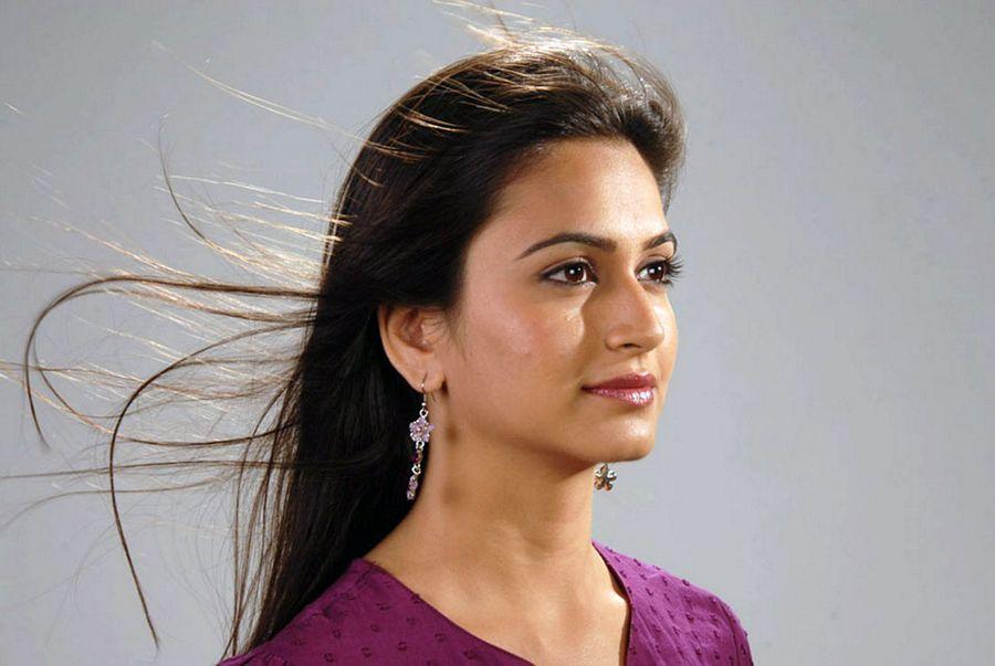 Actress Kriti Kharbanda Latest HD Wallpapers