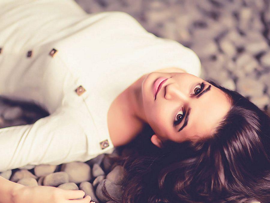 Actress Kriti Kharbanda Latest HD Wallpapers