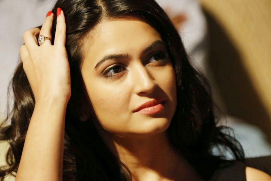 Actress Kriti Kharbanda Latest HD Wallpapers