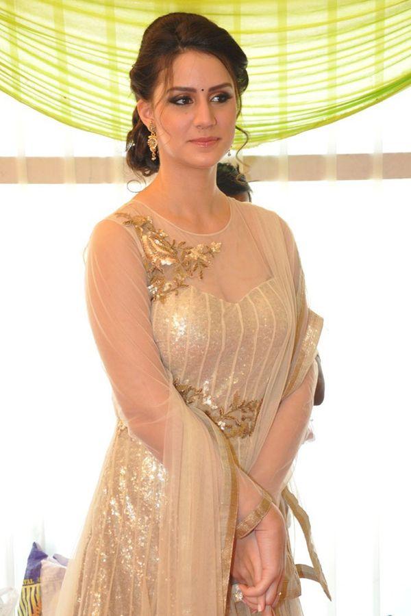 Actress Larissa Bonesi Pics