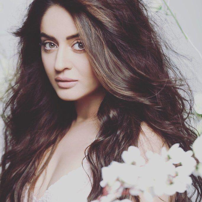 Actress Mahhi Vij New Photoshoot Stills is Dreamy & Beautiful